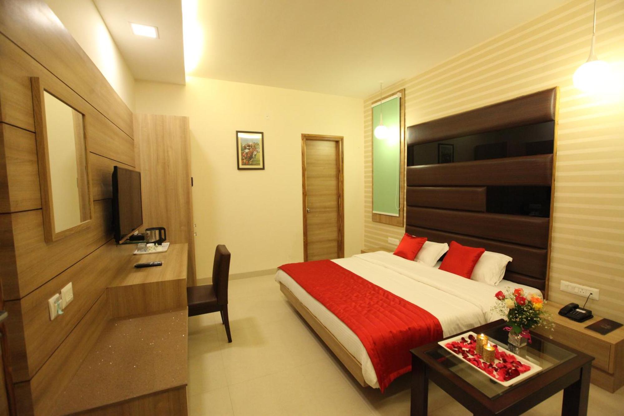 Hotel Golden Fern Patiāla 외부 사진